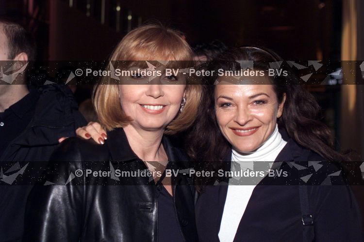 Amsterdam, 27 februari 2001
Uitreiking Edisons en Gouden Harpen

Mylene de La Haye samen met Jerney Kaagman

PETER SMULDERS BV