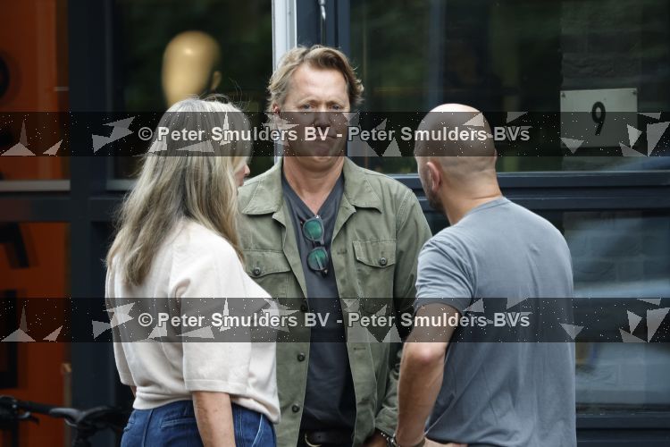 Hoogland 29 augustus 2026
Linda de Mol en haar partner Jeroen Rietbergen gaan winkeles bij BOBS in Hoogland . Eigenaar Bob Reijnders vangt ze op.