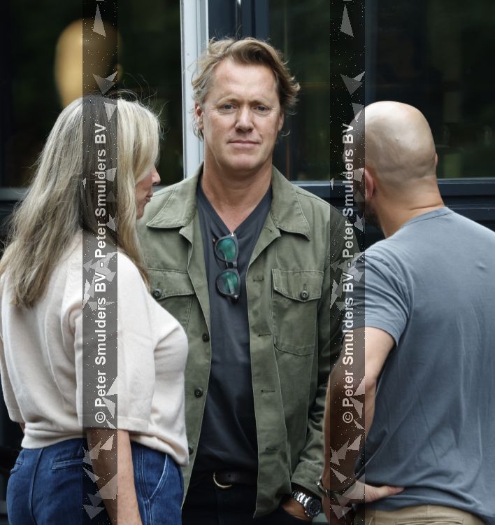 Hoogland 29 augustus 2026
Linda de Mol en haar partner Jeroen Rietbergen gaan winkeles bij BOBS in Hoogland . Eigenaar Bob Reijnders vangt ze op.