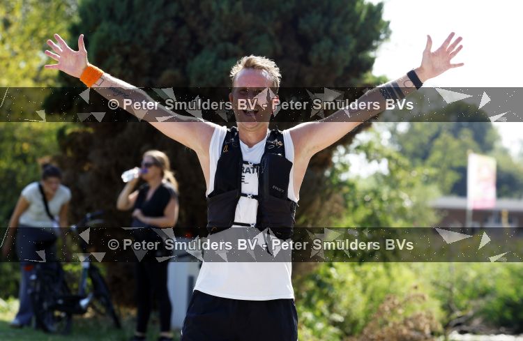Amsterdam 26 augustus 2026
Jeroen v Veen aan het hardlopen . 
