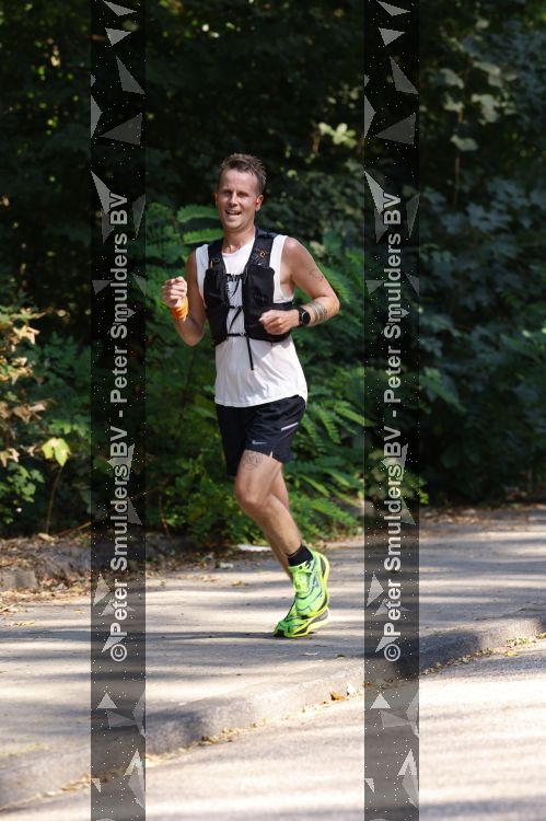 Amsterdam 26 augustus 2026
Jeroen v Veen aan het hardlopen . 