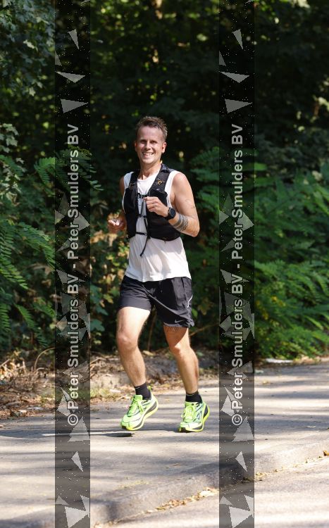 Amsterdam 26 augustus 2026
Jeroen v Veen aan het hardlopen . 