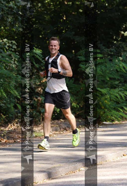 Amsterdam 26 augustus 2026
Jeroen v Veen aan het hardlopen . 