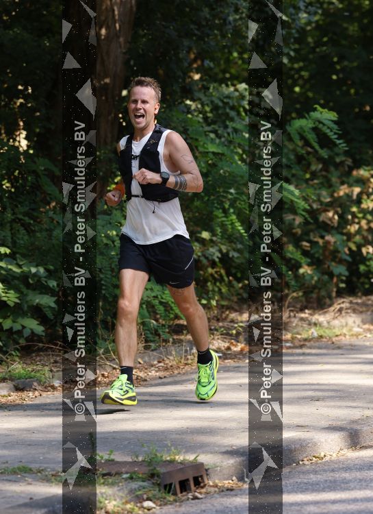 Amsterdam 26 augustus 2026
Jeroen v Veen aan het hardlopen . 