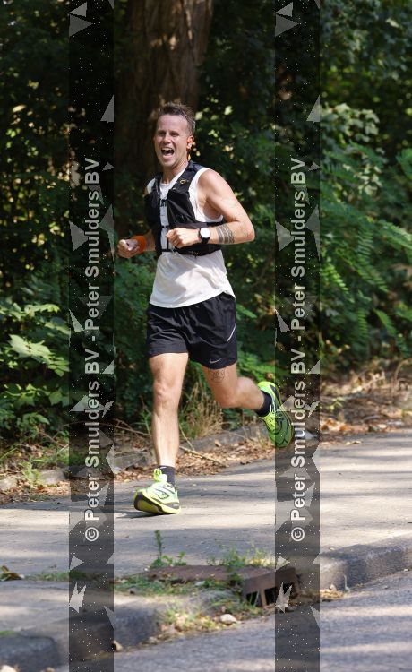 Amsterdam 26 augustus 2026
Jeroen v Veen aan het hardlopen . 