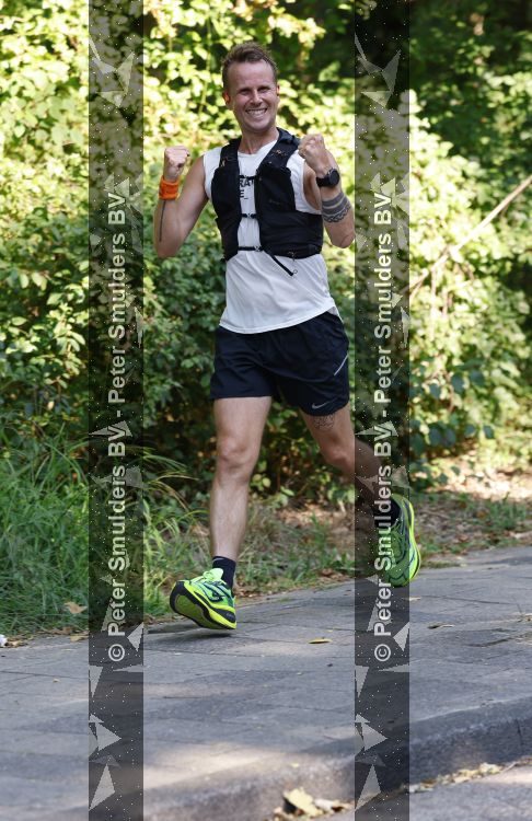 Amsterdam 26 augustus 2026
Jeroen v Veen aan het hardlopen . 