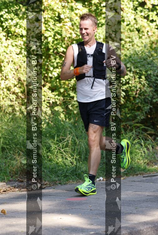 Amsterdam 26 augustus 2026
Jeroen v Veen aan het hardlopen . 
