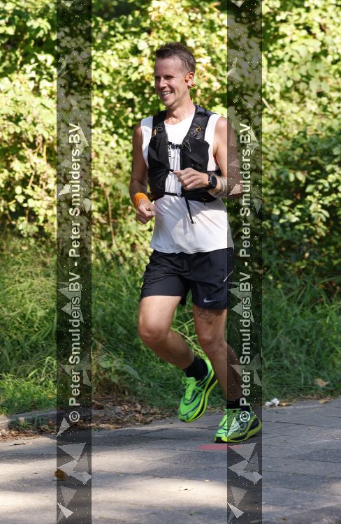 Amsterdam 26 augustus 2026
Jeroen v Veen aan het hardlopen . 