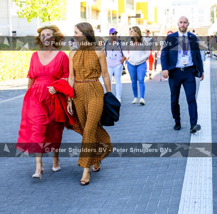 Aken 11 augustus 2026
Prinses Amalia op bezoek bij het wereldkampioenschap Paarden in Aken . ook de deense Koningin Mary van Denemarken was aanwezig alsmede Prinses Benedikte van Denemarken , Infante Elena van Spanje en Zara Tindall .