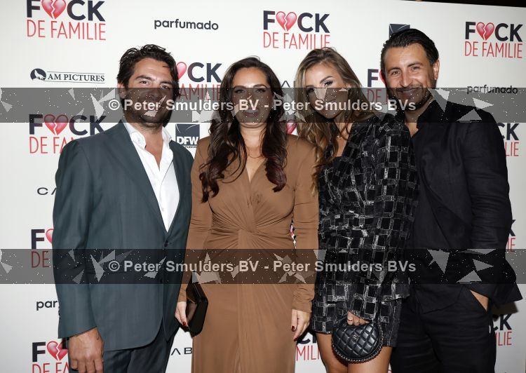 Amsterdam 31 augustus 2026
Premiere Fuck de familie in restaurantb Rotate . Leslie Keizer met haar man Govinda Danny Froger en Ann Dominic 