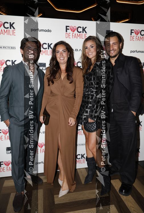 Amsterdam 31 augustus 2026
Premiere Fuck de familie in restaurantb Rotate . Leslie Keizer met haar man Govinda Danny Froger en Ann Dominic 