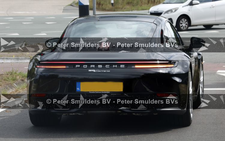Huizen 29 augustus 2026
De nieuwe porsche 911 van  Linda de Mol 