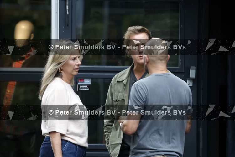 Hoogland 29 augustus 2026
Linda de Mol en haar partner Jeroen Rietbergen gaan winkeles bij BOBS in Hoogland . Eigenaar Bob Reijnders vangt ze op.