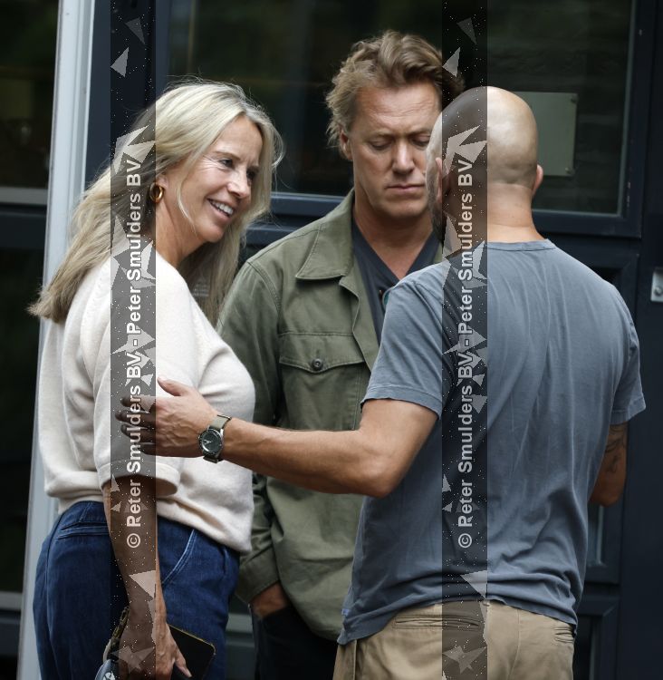 Hoogland 29 augustus 2026
Linda de Mol en haar partner Jeroen Rietbergen gaan winkeles bij BOBS in Hoogland . Eigenaar Bob Reijnders vangt ze op.
