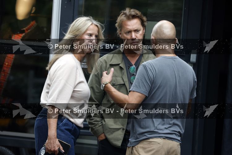 Hoogland 29 augustus 2026
Linda de Mol en haar partner Jeroen Rietbergen gaan winkeles bij BOBS in Hoogland . Eigenaar Bob Reijnders vangt ze op.