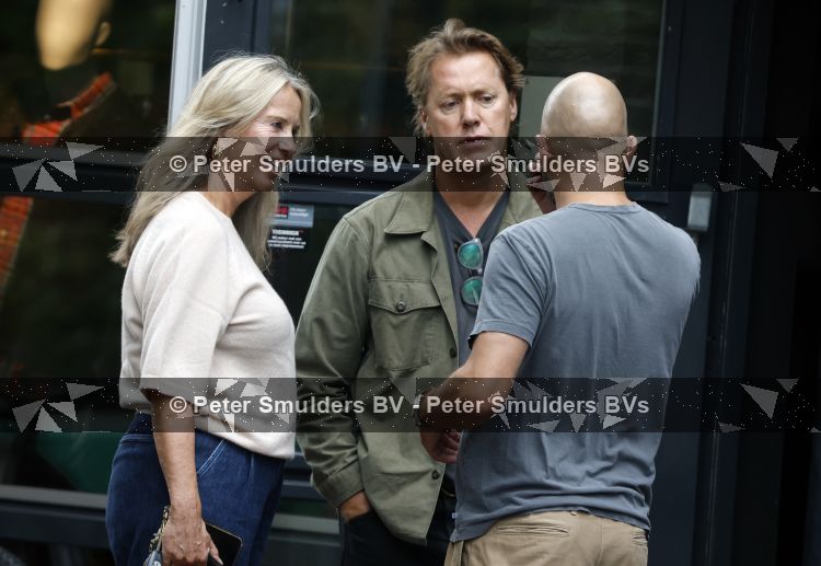 Hoogland 29 augustus 2026
Linda de Mol en haar partner Jeroen Rietbergen gaan winkeles bij BOBS in Hoogland . Eigenaar Bob Reijnders vangt ze op.
