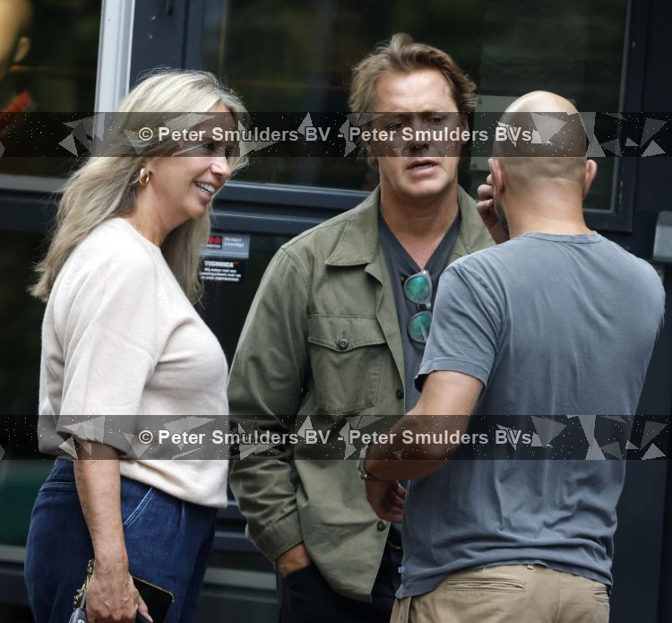 Hoogland 29 augustus 2026
Linda de Mol en haar partner Jeroen Rietbergen gaan winkeles bij BOBS in Hoogland . Eigenaar Bob Reijnders vangt ze op.