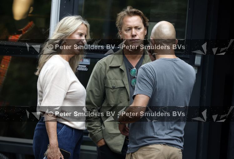 Hoogland 29 augustus 2026
Linda de Mol en haar partner Jeroen Rietbergen gaan winkeles bij BOBS in Hoogland . Eigenaar Bob Reijnders vangt ze op.