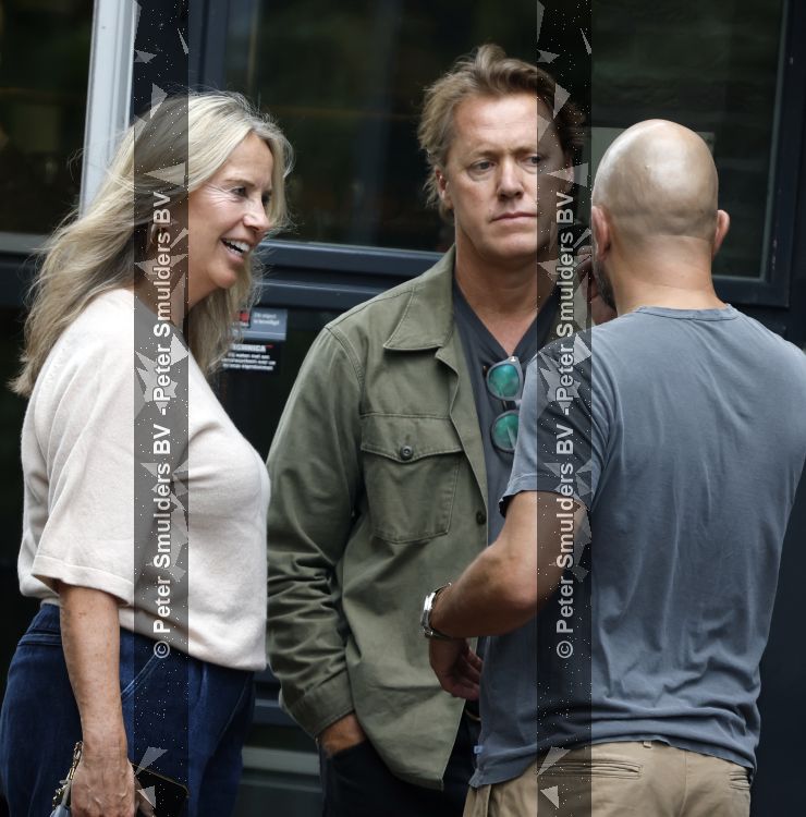 Hoogland 29 augustus 2026
Linda de Mol en haar partner Jeroen Rietbergen gaan winkeles bij BOBS in Hoogland . Eigenaar Bob Reijnders vangt ze op.