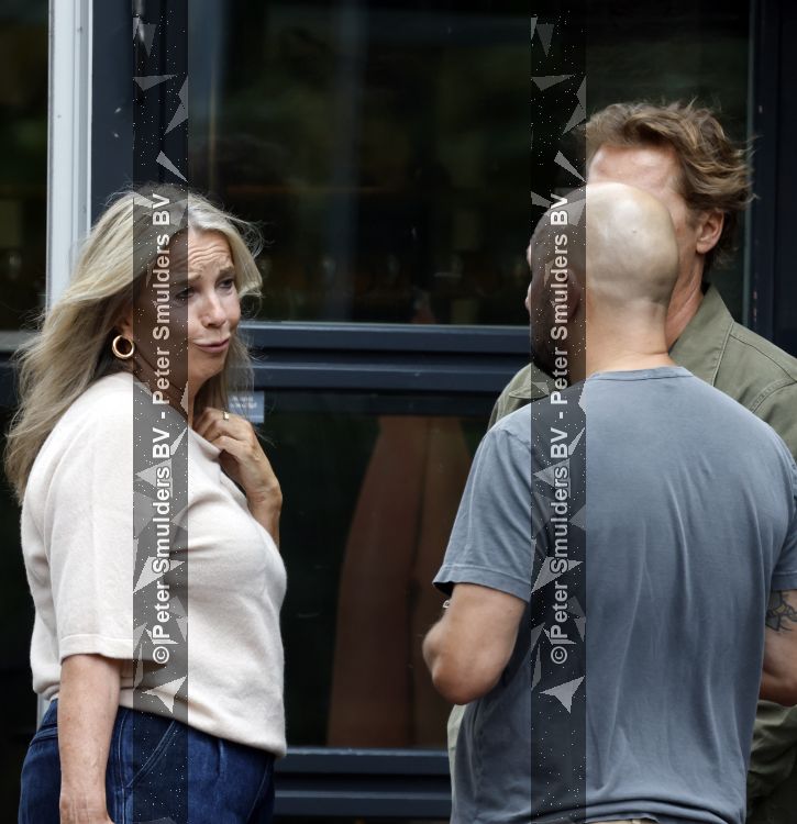Hoogland 29 augustus 2026
Linda de Mol en haar partner Jeroen Rietbergen gaan winkeles bij BOBS in Hoogland . Eigenaar Bob Reijnders vangt ze op.