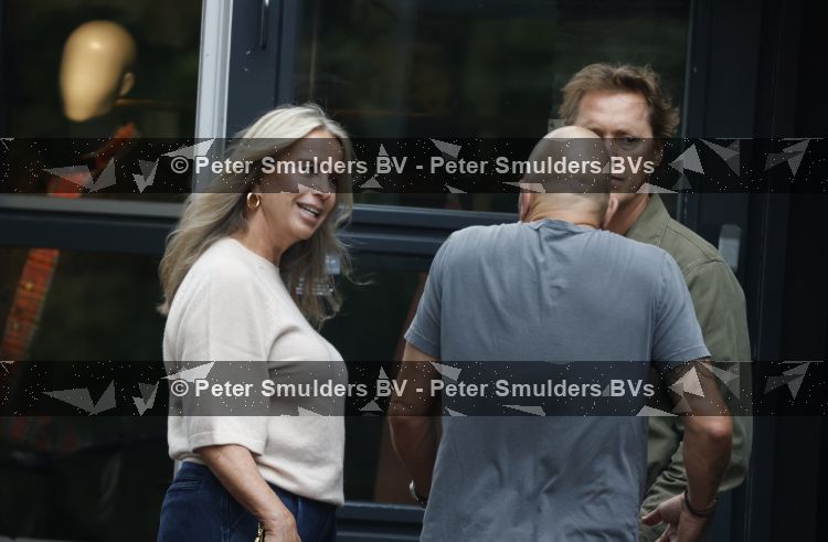 Hoogland 29 augustus 2026
Linda de Mol en haar partner Jeroen Rietbergen gaan winkeles bij BOBS in Hoogland . Eigenaar Bob Reijnders vangt ze op.