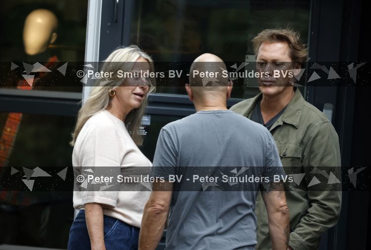 Hoogland 29 augustus 2026
Linda de Mol en haar partner Jeroen Rietbergen gaan winkeles bij BOBS in Hoogland . Eigenaar Bob Reijnders vangt ze op.