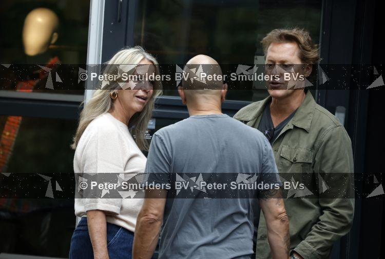Hoogland 29 augustus 2026
Linda de Mol en haar partner Jeroen Rietbergen gaan winkeles bij BOBS in Hoogland . Eigenaar Bob Reijnders vangt ze op.
