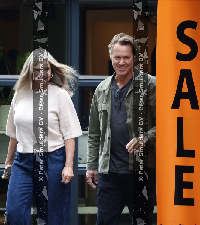 Hoogland 29 augustus 2026
Linda de Mol en haar partner Jeroen Rietbergen gaan winkeles bij BOBS in Hoogland . Eigenaar Bob Reijnders vangt ze op.