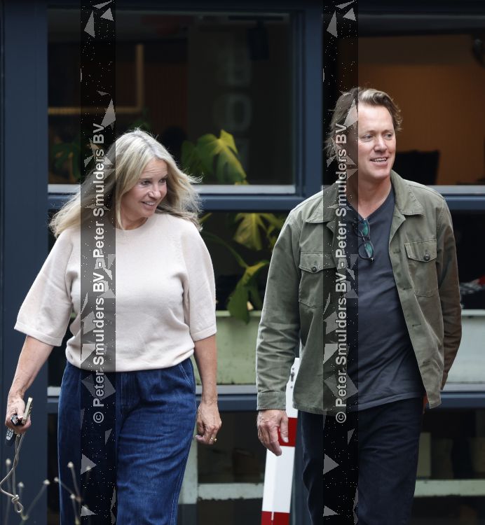 Hoogland 29 augustus 2026
Linda de Mol en haar partner Jeroen Rietbergen gaan winkeles bij BOBS in Hoogland . Eigenaar Bob Reijnders vangt ze op.