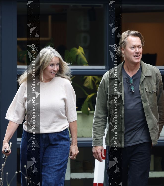 Hoogland 29 augustus 2026
Linda de Mol en haar partner Jeroen Rietbergen gaan winkeles bij BOBS in Hoogland . Eigenaar Bob Reijnders vangt ze op.