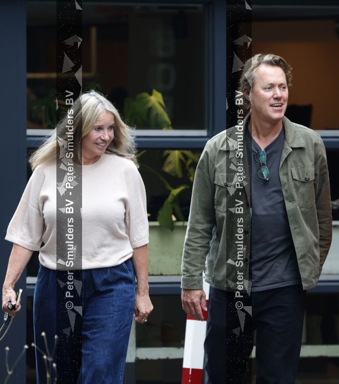 Hoogland 29 augustus 2026
Linda de Mol en haar partner Jeroen Rietbergen gaan winkeles bij BOBS in Hoogland . Eigenaar Bob Reijnders vangt ze op.