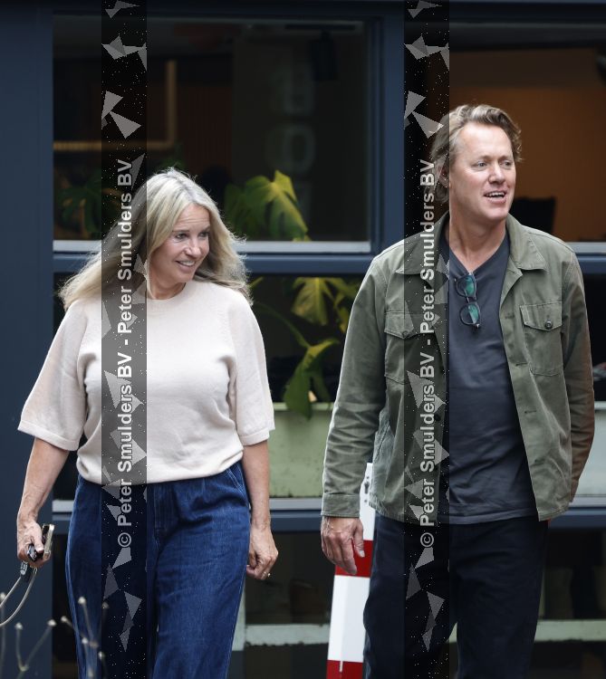 Hoogland 29 augustus 2026
Linda de Mol en haar partner Jeroen Rietbergen gaan winkeles bij BOBS in Hoogland . Eigenaar Bob Reijnders vangt ze op.