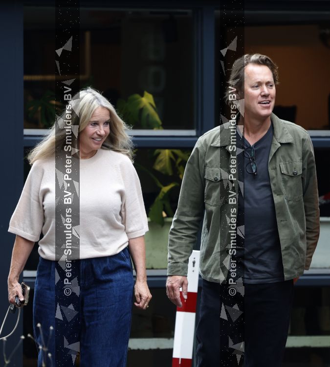 Hoogland 29 augustus 2026
Linda de Mol en haar partner Jeroen Rietbergen gaan winkeles bij BOBS in Hoogland . Eigenaar Bob Reijnders vangt ze op.