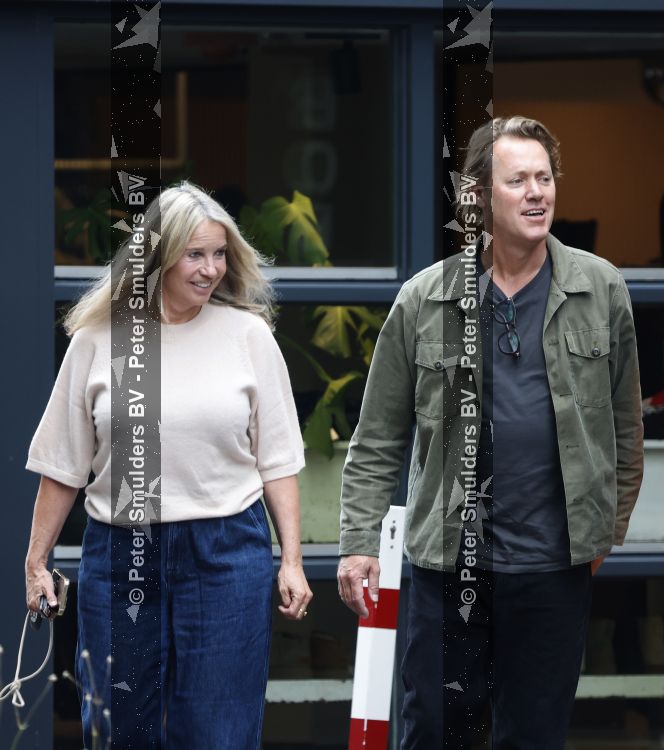 Hoogland 29 augustus 2026
Linda de Mol en haar partner Jeroen Rietbergen gaan winkeles bij BOBS in Hoogland . Eigenaar Bob Reijnders vangt ze op.