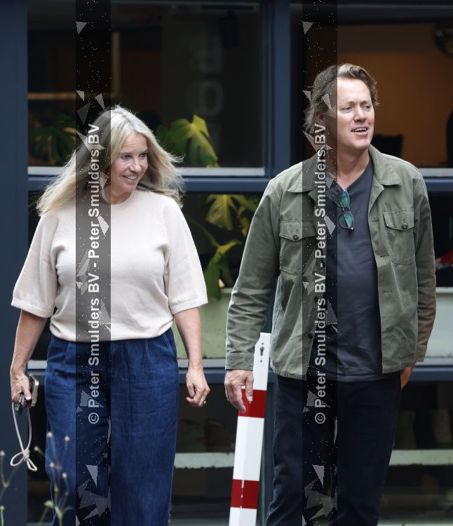 Hoogland 29 augustus 2026
Linda de Mol en haar partner Jeroen Rietbergen gaan winkeles bij BOBS in Hoogland . Eigenaar Bob Reijnders vangt ze op.