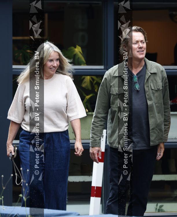 Hoogland 29 augustus 2026
Linda de Mol en haar partner Jeroen Rietbergen gaan winkeles bij BOBS in Hoogland . Eigenaar Bob Reijnders vangt ze op.