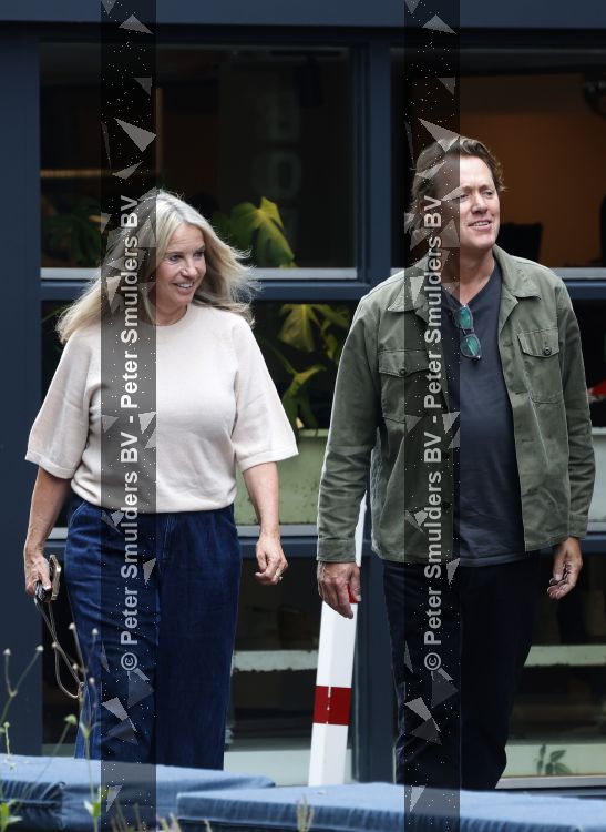 Hoogland 29 augustus 2026
Linda de Mol en haar partner Jeroen Rietbergen gaan winkeles bij BOBS in Hoogland . Eigenaar Bob Reijnders vangt ze op.
