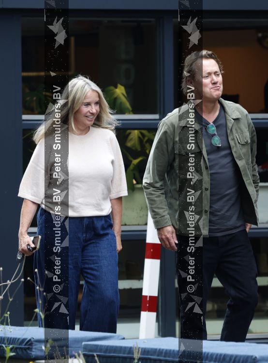 Hoogland 29 augustus 2026
Linda de Mol en haar partner Jeroen Rietbergen gaan winkeles bij BOBS in Hoogland . Eigenaar Bob Reijnders vangt ze op.