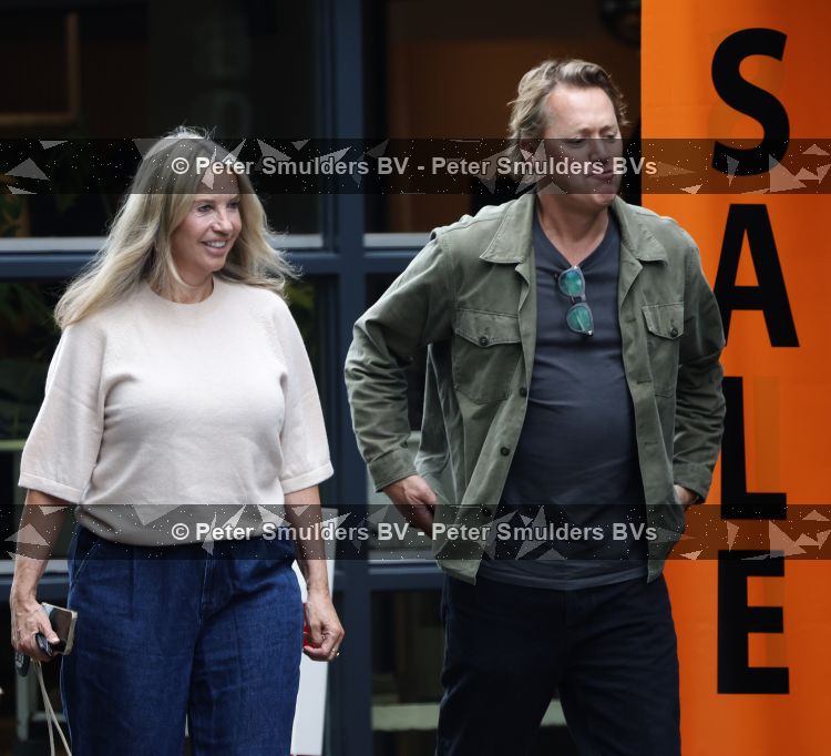 Hoogland 29 augustus 2026
Linda de Mol en haar partner Jeroen Rietbergen gaan winkeles bij BOBS in Hoogland . Eigenaar Bob Reijnders vangt ze op.