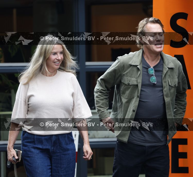 Hoogland 29 augustus 2026
Linda de Mol en haar partner Jeroen Rietbergen gaan winkeles bij BOBS in Hoogland . Eigenaar Bob Reijnders vangt ze op.
