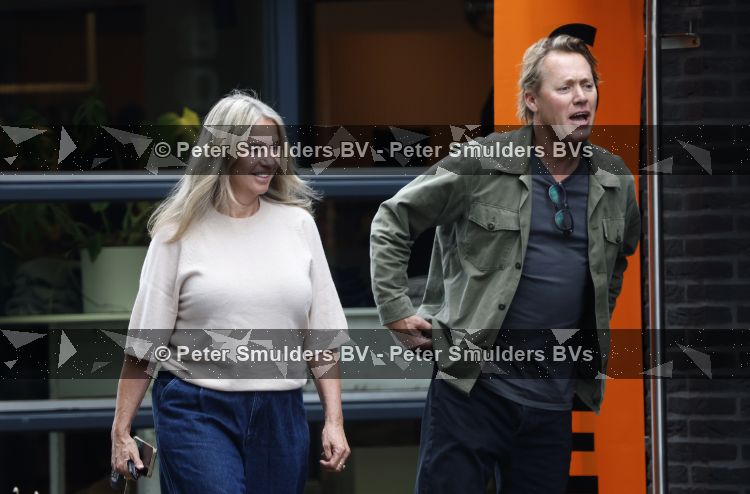 Hoogland 29 augustus 2026
Linda de Mol en haar partner Jeroen Rietbergen gaan winkeles bij BOBS in Hoogland . Eigenaar Bob Reijnders vangt ze op.