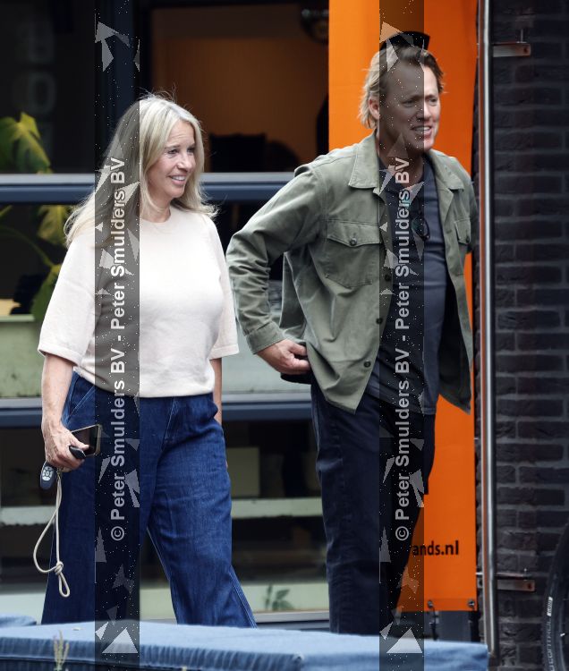 Hoogland 29 augustus 2026
Linda de Mol en haar partner Jeroen Rietbergen gaan winkeles bij BOBS in Hoogland . Eigenaar Bob Reijnders vangt ze op.