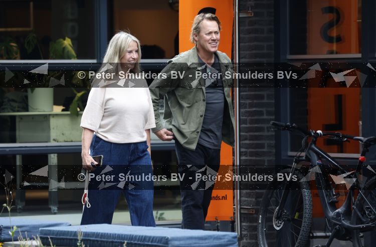 Hoogland 29 augustus 2026
Linda de Mol en haar partner Jeroen Rietbergen gaan winkeles bij BOBS in Hoogland . Eigenaar Bob Reijnders vangt ze op.