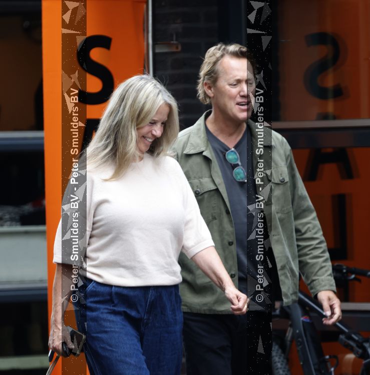 Hoogland 29 augustus 2026
Linda de Mol en haar partner Jeroen Rietbergen gaan winkeles bij BOBS in Hoogland . Eigenaar Bob Reijnders vangt ze op.