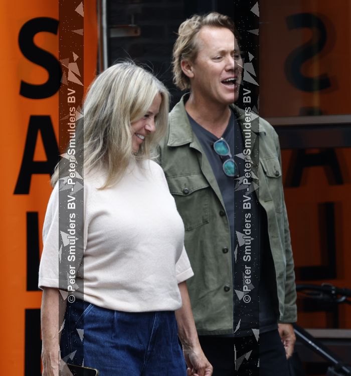 Hoogland 29 augustus 2026
Linda de Mol en haar partner Jeroen Rietbergen gaan winkeles bij BOBS in Hoogland . Eigenaar Bob Reijnders vangt ze op.