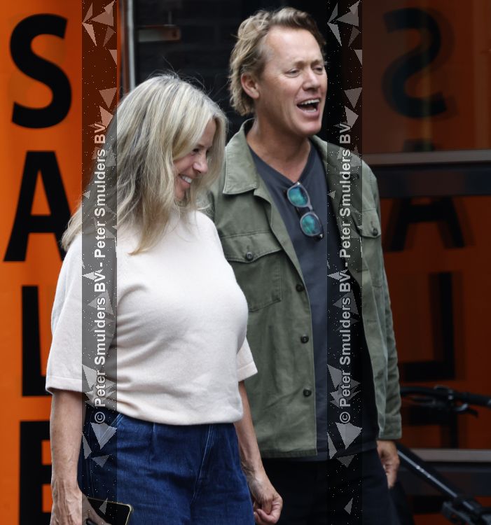 Hoogland 29 augustus 2026
Linda de Mol en haar partner Jeroen Rietbergen gaan winkeles bij BOBS in Hoogland . Eigenaar Bob Reijnders vangt ze op.