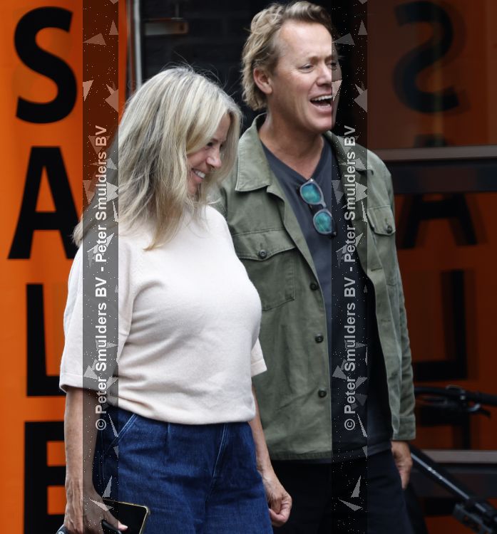Hoogland 29 augustus 2026
Linda de Mol en haar partner Jeroen Rietbergen gaan winkeles bij BOBS in Hoogland . Eigenaar Bob Reijnders vangt ze op.
