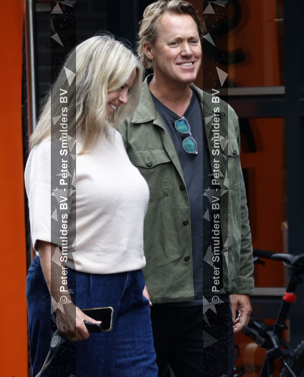 Hoogland 29 augustus 2026
Linda de Mol en haar partner Jeroen Rietbergen gaan winkeles bij BOBS in Hoogland . Eigenaar Bob Reijnders vangt ze op.