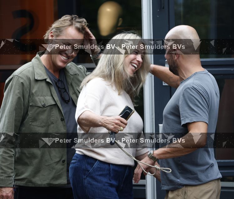 Hoogland 29 augustus 2026
Linda de Mol en haar partner Jeroen Rietbergen gaan winkeles bij BOBS in Hoogland . Eigenaar Bob Reijnders vangt ze op.