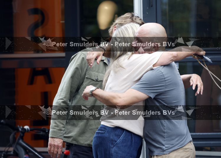 Hoogland 29 augustus 2026
Linda de Mol en haar partner Jeroen Rietbergen gaan winkeles bij BOBS in Hoogland . Eigenaar Bob Reijnders vangt ze op.